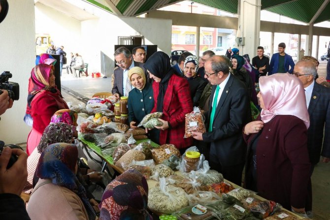 Meram’ın kadın üreticileri doğal ürünleriyle Melikşah Pazarı’nda