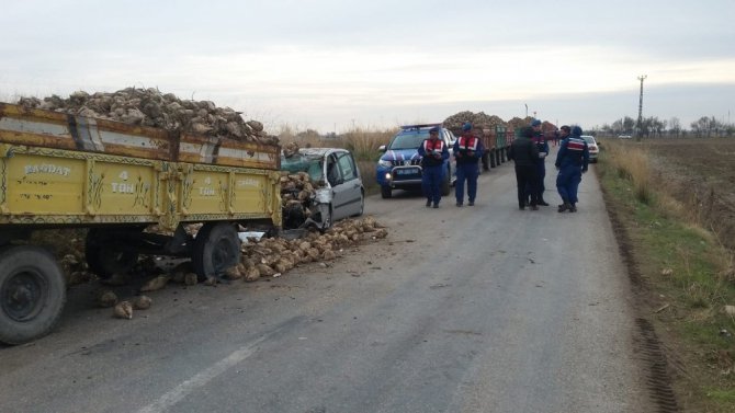 Aksaray’da otomobil römorka çarptı: 1 ölü