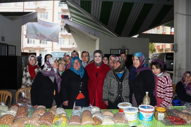 Kadın başkan destek verdi, üretici kadınlar pazara indi