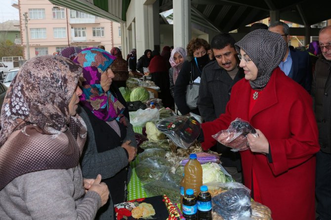 Kadın başkan destek verdi, üretici kadınlar pazara indi