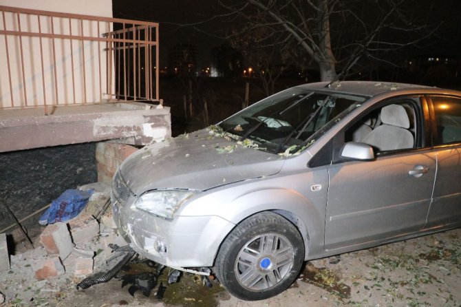 Kazayı burnu bile kanamadan atlattı, şokunu atmak için araç içinde yattı