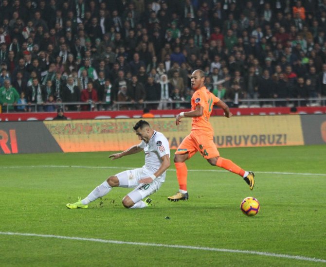 Spor Toto Süper Lig: Atiker Konyaspor: 0 - Aytemiz Alanyaspor: 0 (İlk yarı)