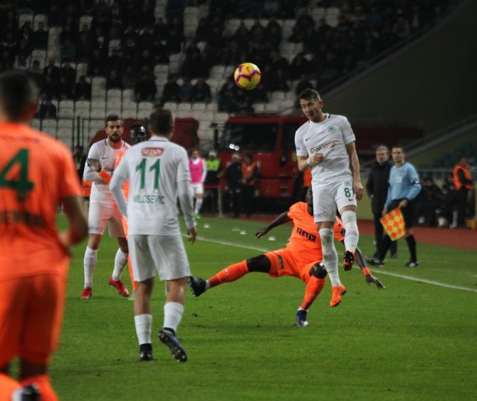 Spor Toto Süper Lig: Atiker Konyaspor: 0 - Aytemiz Alanyaspor: 0 (İlk yarı)