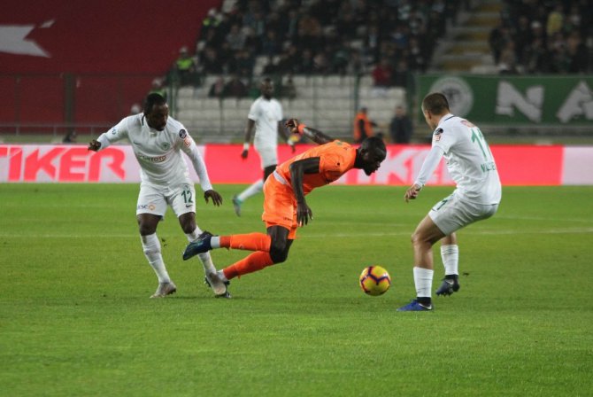 Spor Toto Süper Lig: Atiker Konyaspor: 0 - Aytemiz Alanyaspor: 0 (İlk yarı)