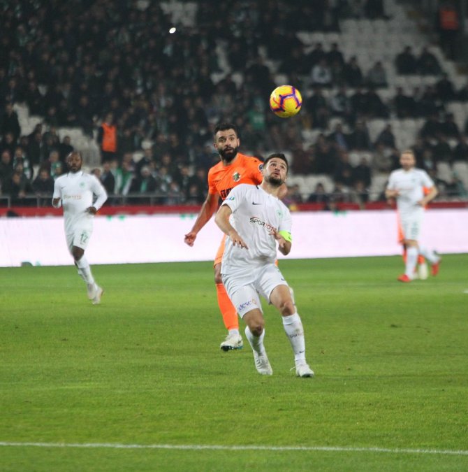 Spor Toto Süper Lig: Atiker Konyaspor: 0 - Aytemiz Alanyaspor: 0 (İlk yarı)