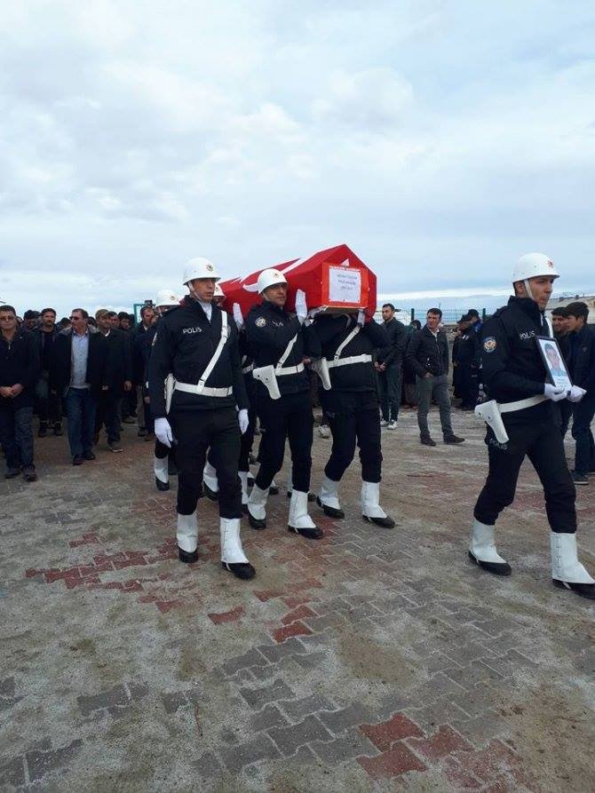 Kansere yenik düşen genç polis son yolculuğuna uğurlandı