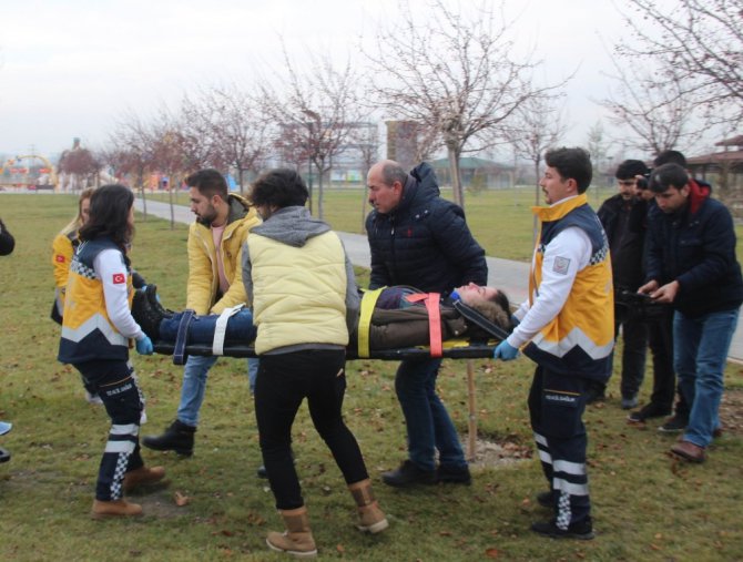 Ambulans şoförleri maharetlerini sergiledi