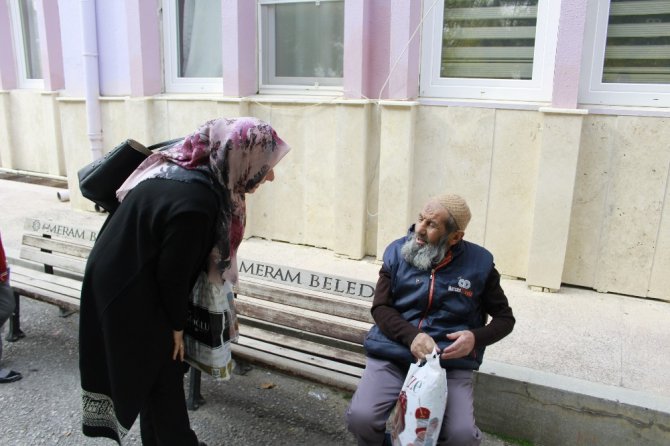 Huzurevi sakinlerine “Sevgi” battaniyeleri