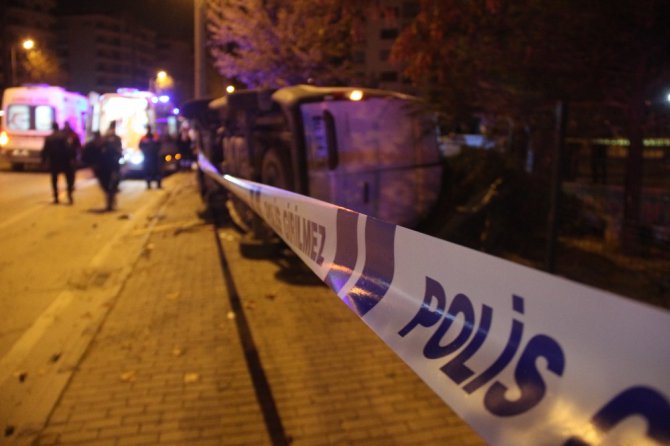 Göreve giden polis aracı ile otomobil çarpıştı:1 şehit, 4 yaralı