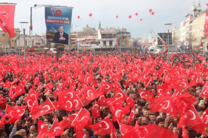 Cumhurbaşkanı Erdoğan Konya’da sevgi gösterileriyle karşılandı