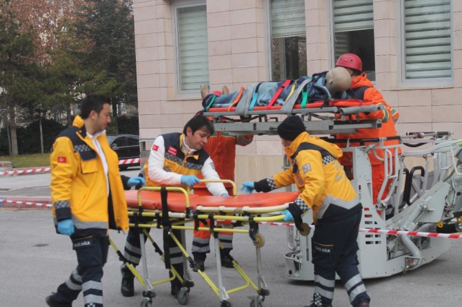 Konya’da helikopter destekli gerçeğini aratmayan deprem tatbikatı