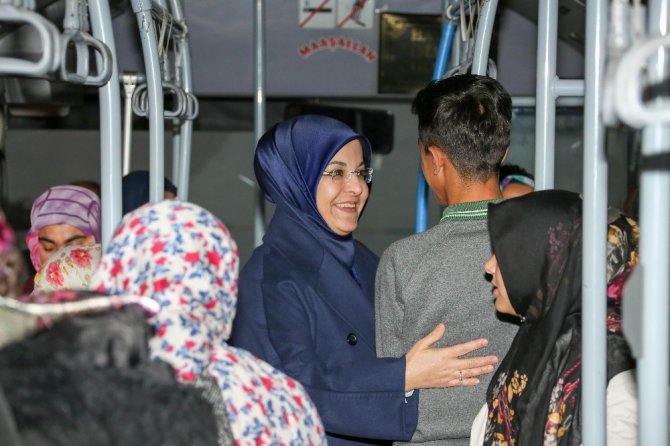 Başkan Toru, çocukların yüzünü güldürdü