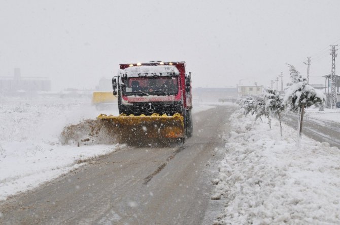 Akşehir Belediyesinden kar temizliği çalışmaları