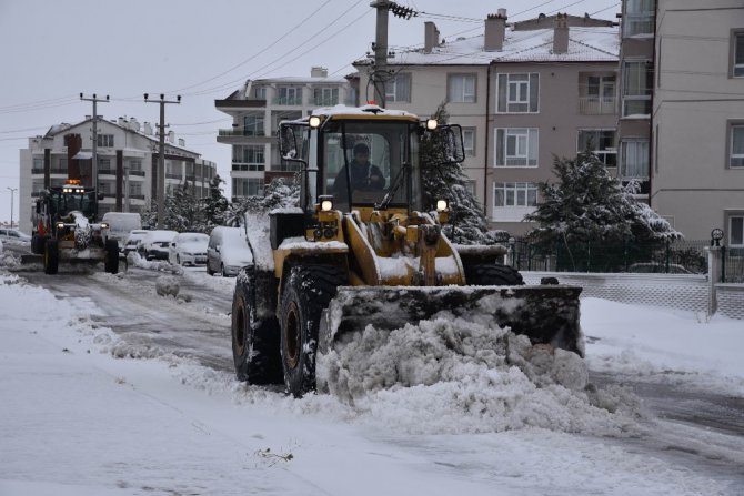 Selçuklu Belediyesinden kar mesaisi