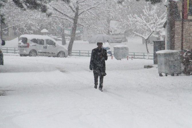 Beyşehir’de kar yağışı etkili oldu