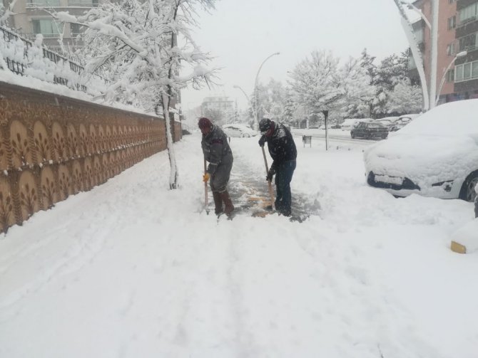 Seydişehir’de kar temizleme çalışmaları başladı