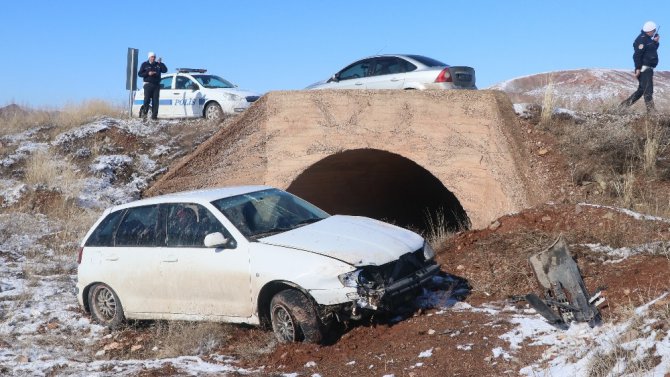 Lastiği patlayan otomobil şarampole devrildi: 1 yaralı