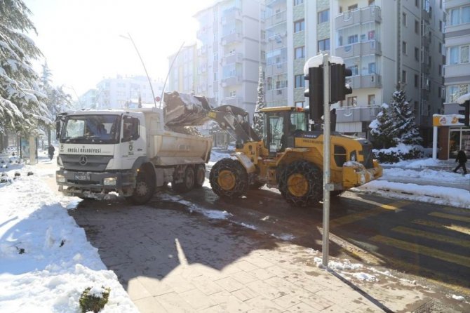 Ereğli Belediyesinin kar mesaisi sürüyor