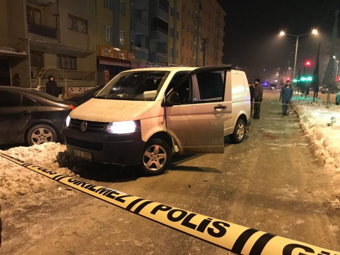 Öz kardeşini sokak ortasında pompalı tüfekle yaraladı