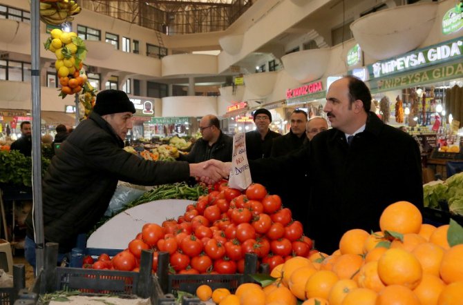 Başkan Altay, Kadınlar Pazarında esnafla buluştu