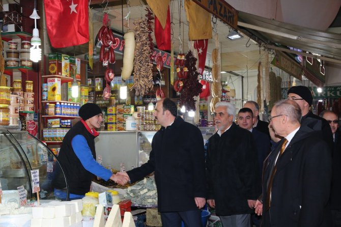 Başkan Altay, Kadınlar Pazarında esnafla buluştu