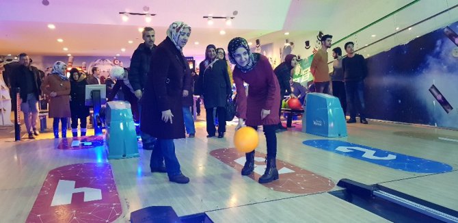 Görmeseler de bowlingin heyecan ve mutluluğunu yaşadılar