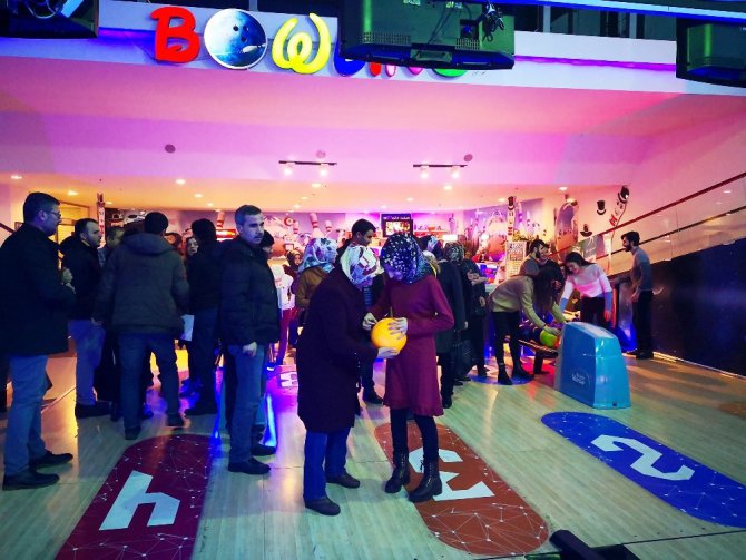 Görmeseler de bowlingin heyecan ve mutluluğunu yaşadılar