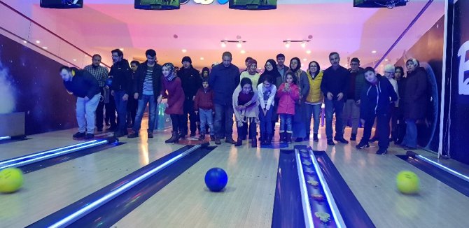 Görmeseler de bowlingin heyecan ve mutluluğunu yaşadılar