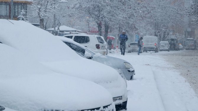 Aksaray’da kar yağışı etkili oluyor, okullar tatil edildi