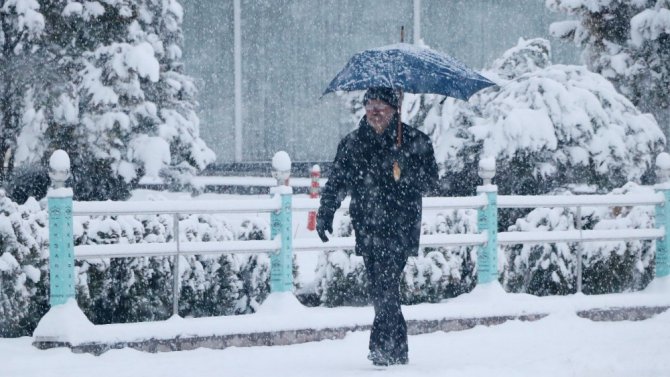 Aksaray’da kar yağışı etkili oluyor, okullar tatil edildi