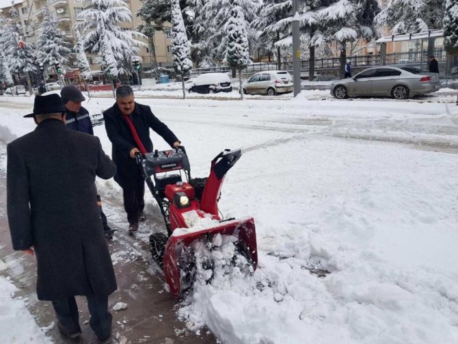 Ereğli’de karla mücadele çalışmalarına devam ediyor