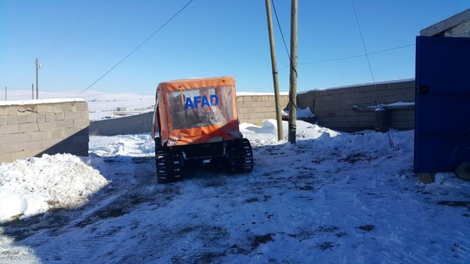 Köyde mahsur kalan hastayı AFAD ekibi hastaneye ulaştırdı