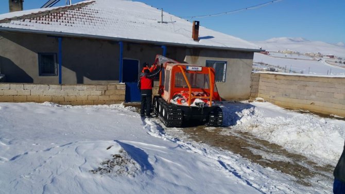 Köyde mahsur kalan hastayı AFAD ekibi hastaneye ulaştırdı