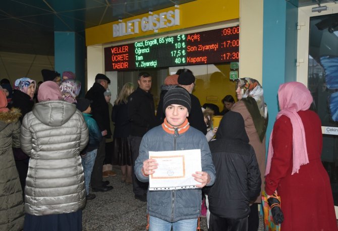 Tropikal Kelebek Bahçesi binlerce öğrenciyi ağırlıyor