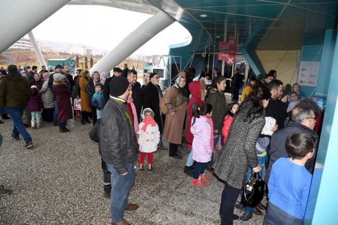 Tropikal Kelebek Bahçesi binlerce öğrenciyi ağırlıyor