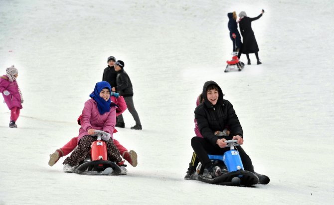 Bilgehane öğrencilerinin kayak sevinci