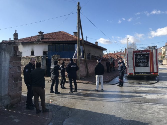 Konya’da evde çıkan yangında mushaf yanmadı