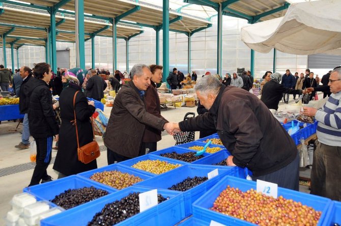 Başkan Akkaya, Yarenler Pazarında alışveriş yaptı