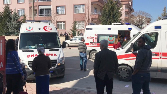 Öğrenci servisi ile otomobil çarpıştı: 8 yaralı