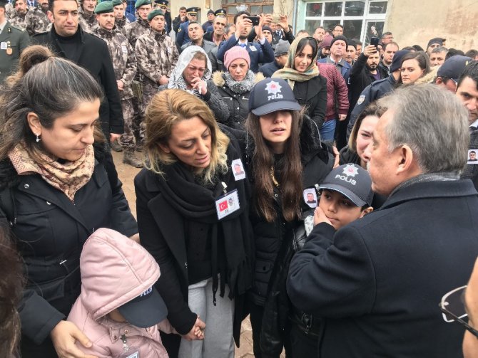 Şehit polis son yolculuğuna uğurlandı