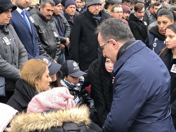 Şehit polis son yolculuğuna uğurlandı