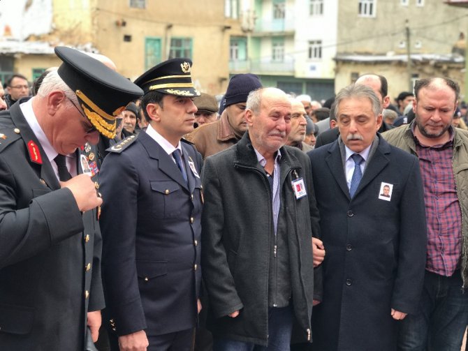 Şehit polis son yolculuğuna uğurlandı