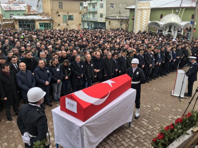 Şehit polis son yolculuğuna uğurlandı