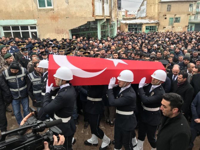 Şehit polis son yolculuğuna uğurlandı