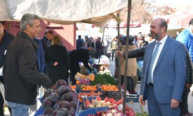 Başkan Pekyatırmacı bez torba dağıttı