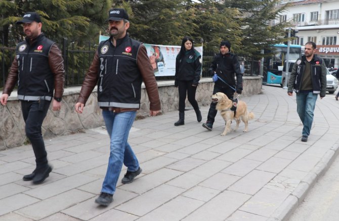 Narkotimler okul çevresinde kuş uçurtmuyor