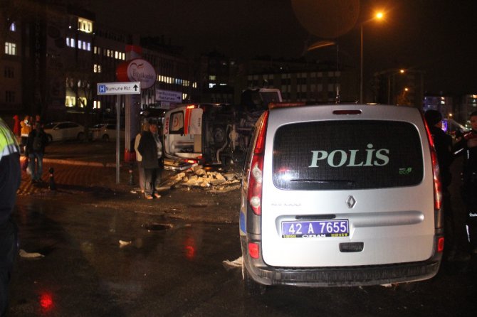 Konya’da ambulans ile polis aracı çarpıştı: 5 yaralı