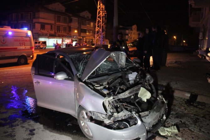 Konya’da feci kaza... İki aracın kafa kafaya çarpıştığı anlar kameraya böyle yansıdı