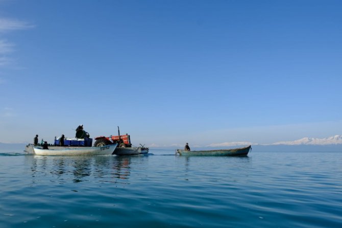 Beyşehir Gölü’ndeki Çeçen Adası’nda ekim mesaisi