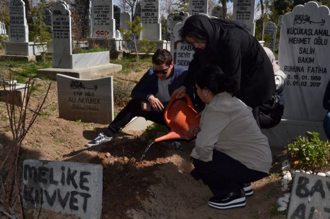 Pilot Melike Kuvvet mezarı başında anıldı